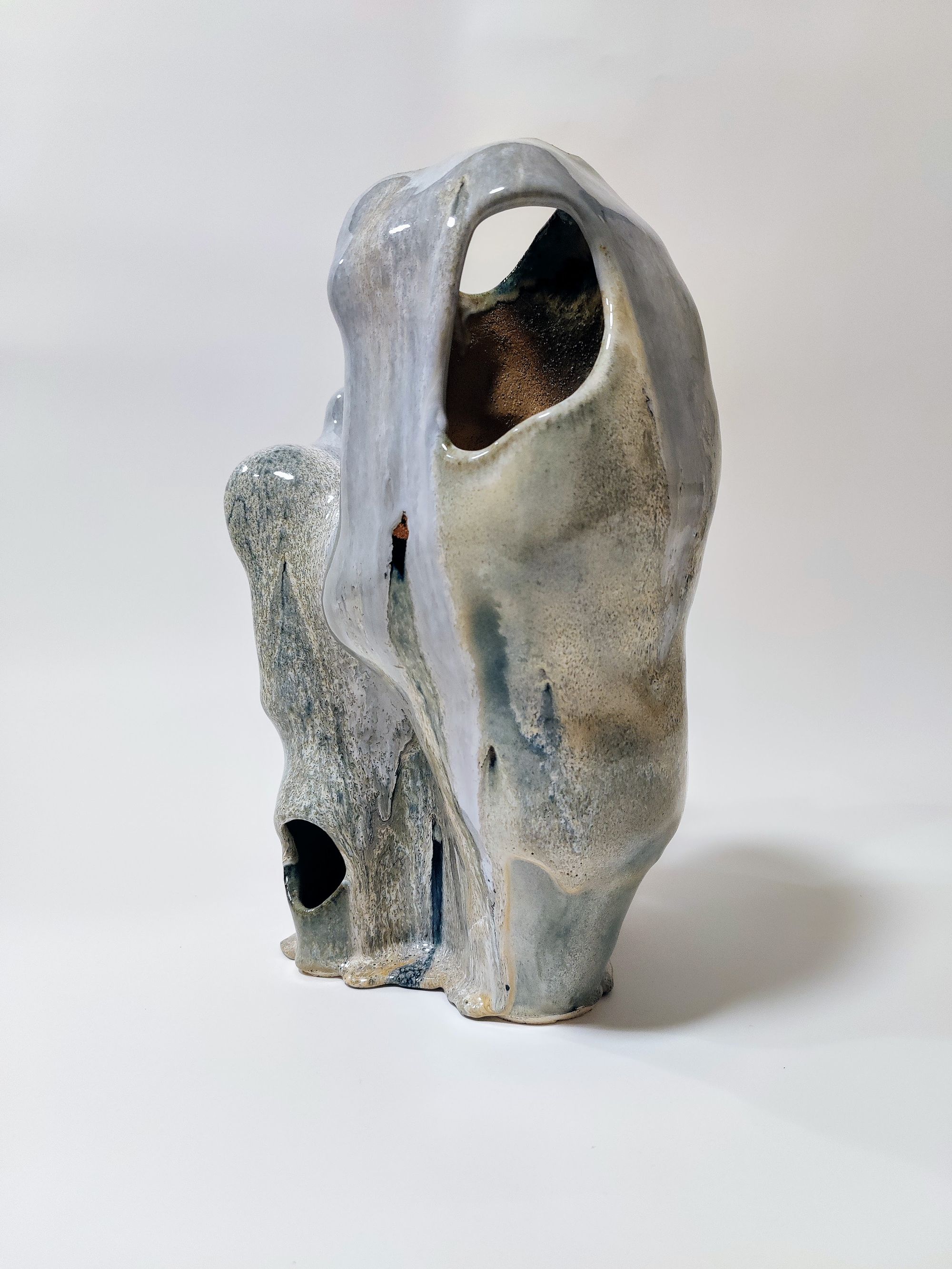 Scream, 2023, Stoneware and glaze, 47 x 42 x 31 cm