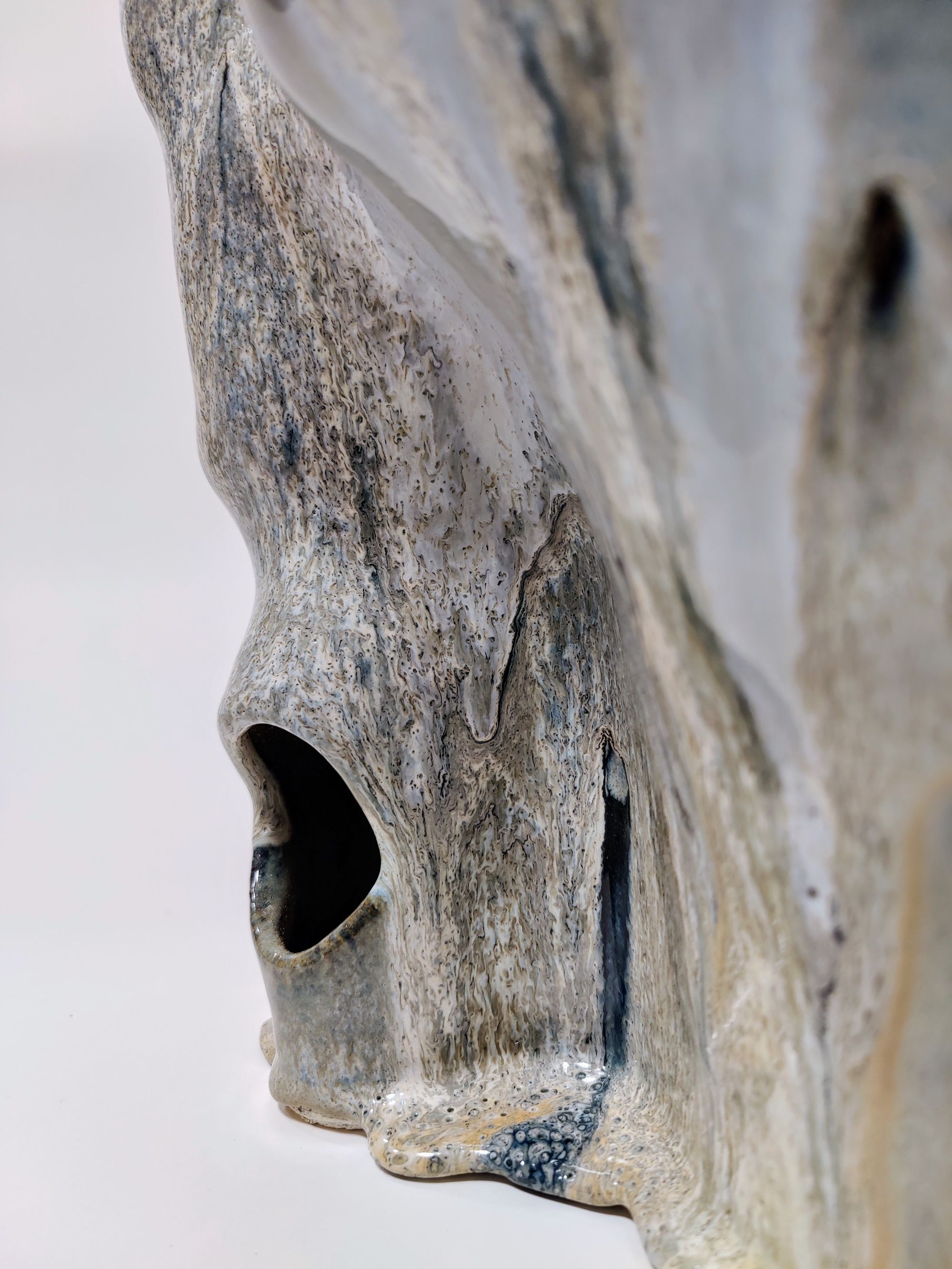Scream, 2023, Stoneware and glaze, 47 x 42 x 31 cm