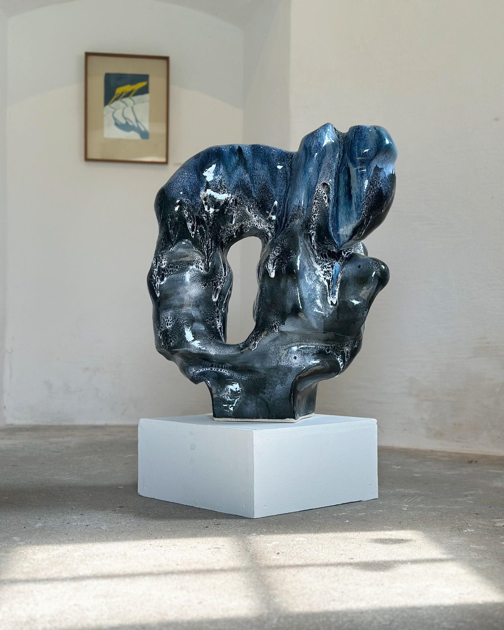 Cancer, 2023, Stoneware and glaze, 70 x 72 x 38 cm, Installation view from Jeg findes på en hede, et sted som ingen ser