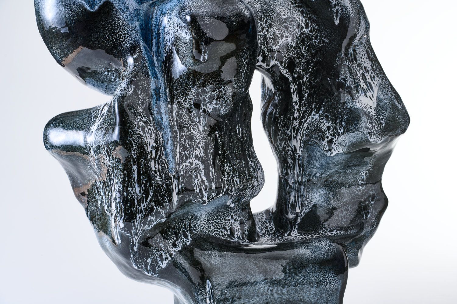 Cancer, 2023, Stoneware and glaze, 70 x 72 x 38 cm, Installation view from Jeg findes på en hede, et sted som ingen ser