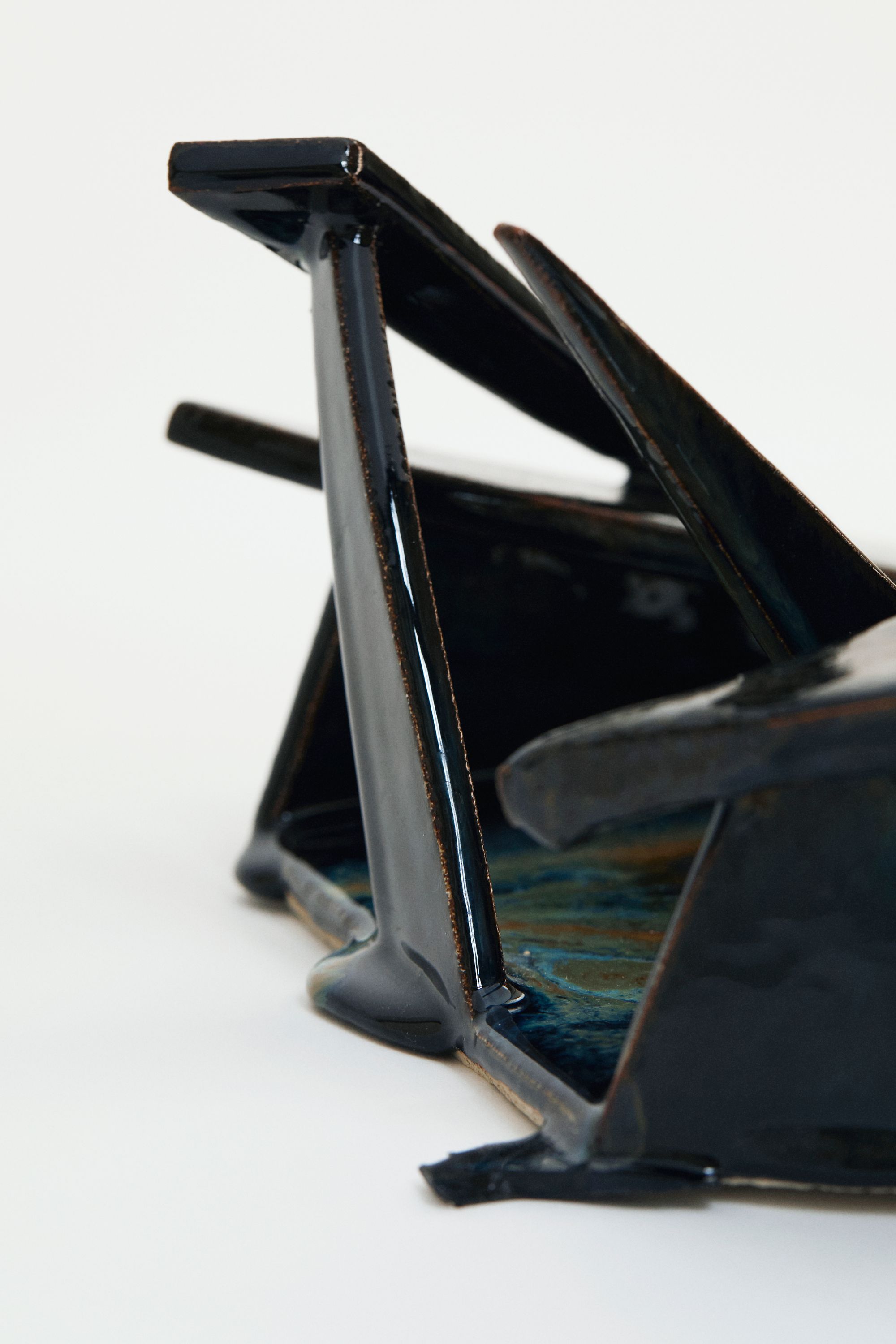 The end of the world is silent, 2021, Stoneware and glaze