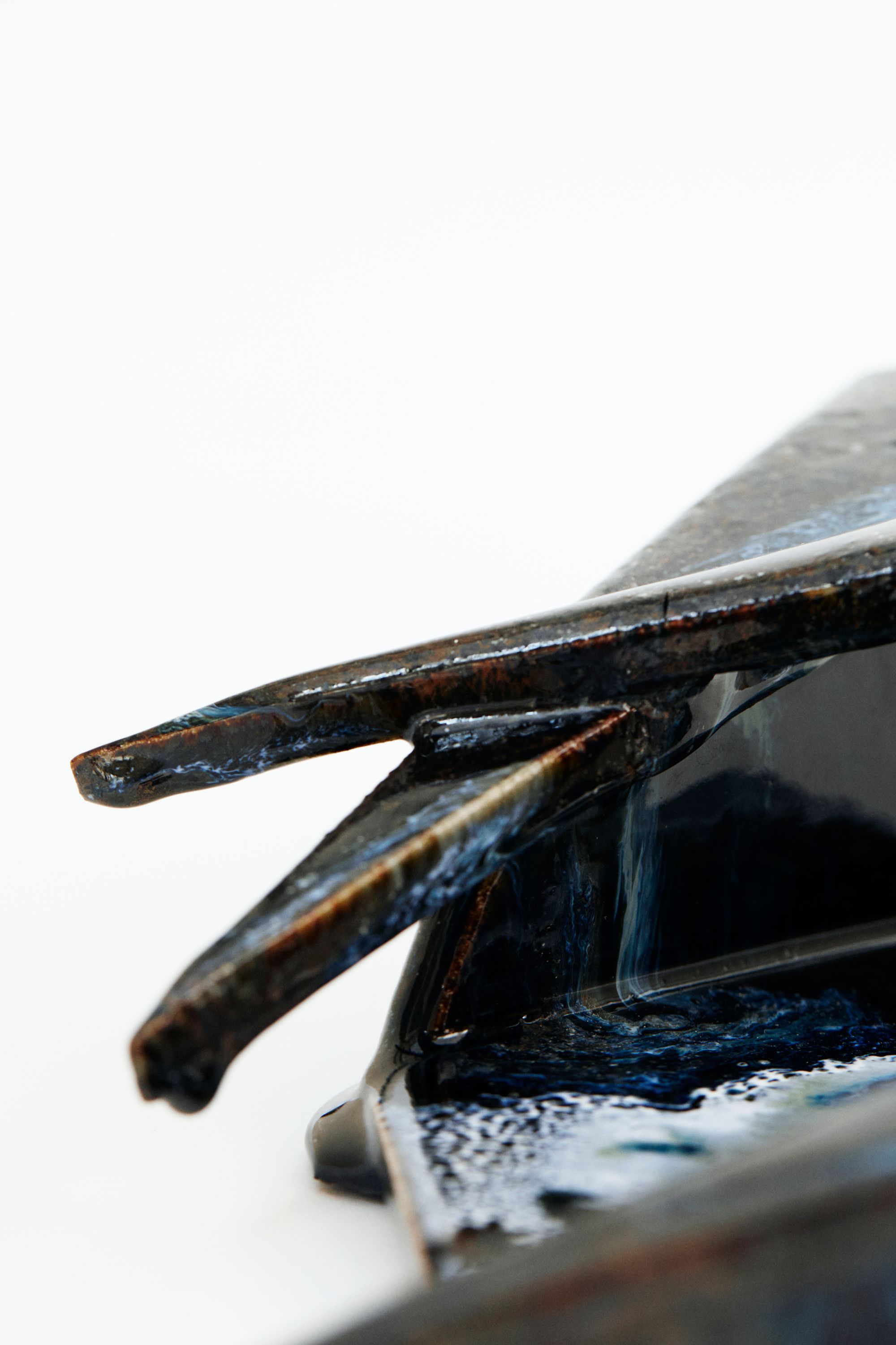 The end of the world is silent, 2021, Stoneware and glaze